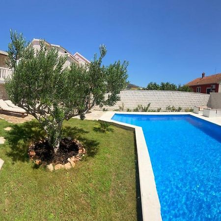 Villa Mediterra Garden & Pool Бол Екстер'єр фото