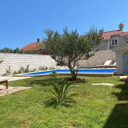 Villa Mediterra Garden & Pool Бол Екстер'єр фото