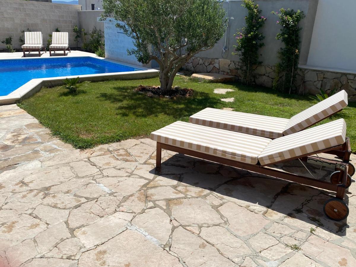 Villa Mediterra Garden & Pool Бол Екстер'єр фото