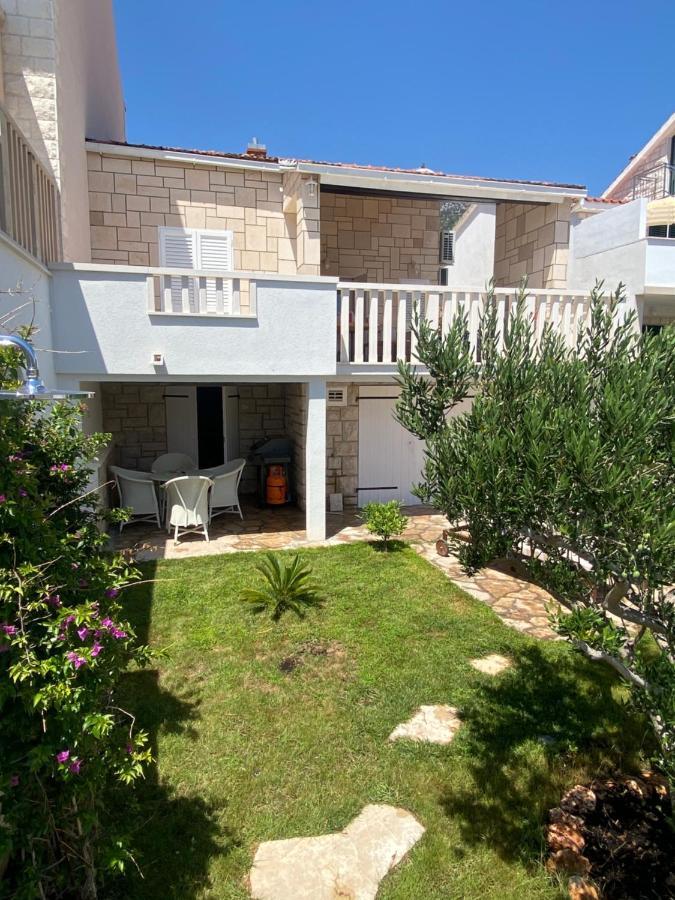 Villa Mediterra Garden & Pool Бол Екстер'єр фото