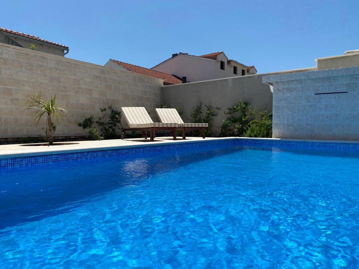 Villa Mediterra Garden & Pool Бол Екстер'єр фото