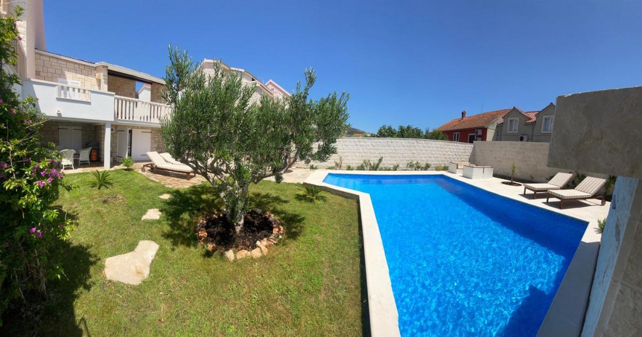 Villa Mediterra Garden & Pool Бол Екстер'єр фото