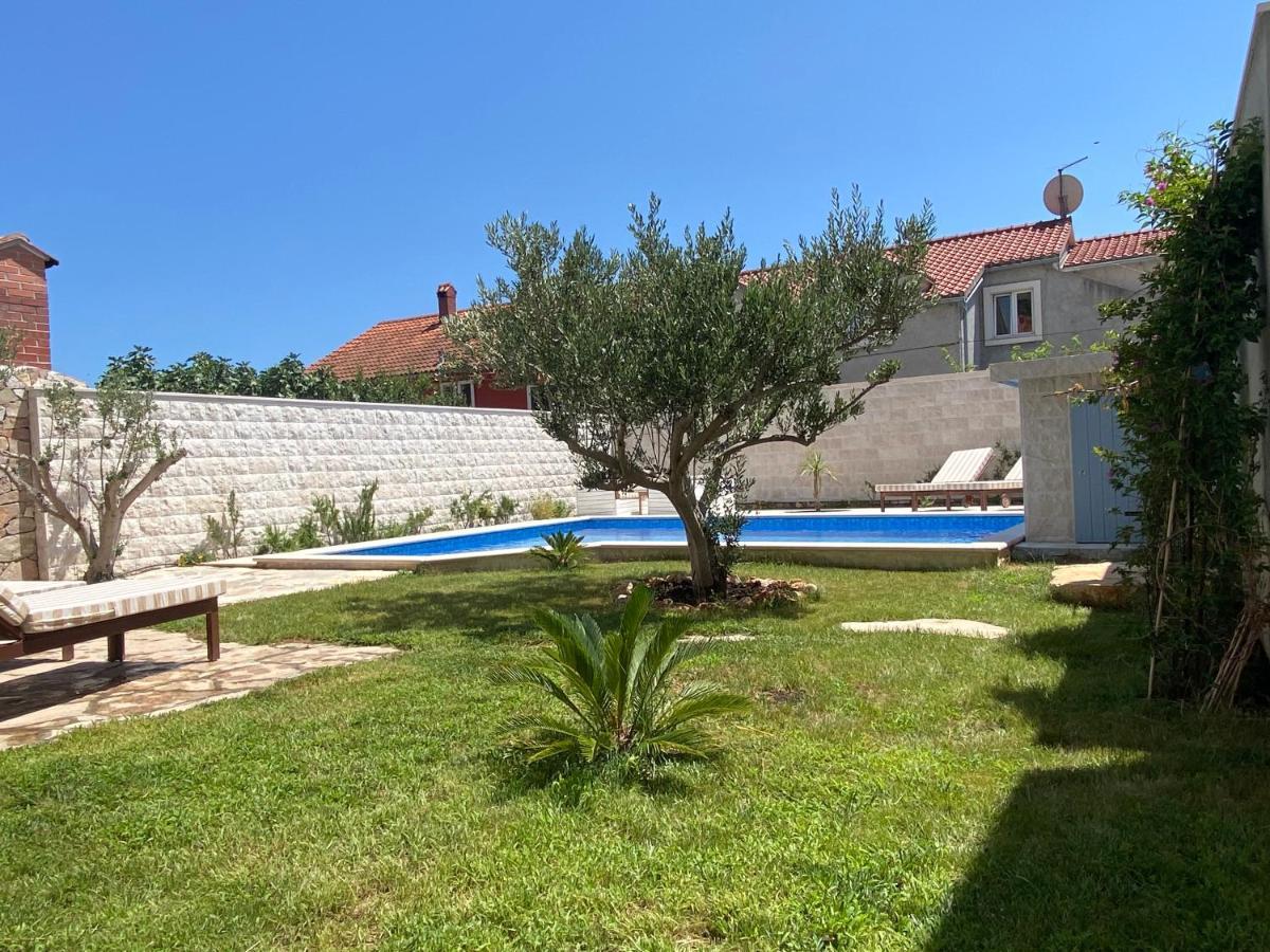 Villa Mediterra Garden & Pool Бол Екстер'єр фото