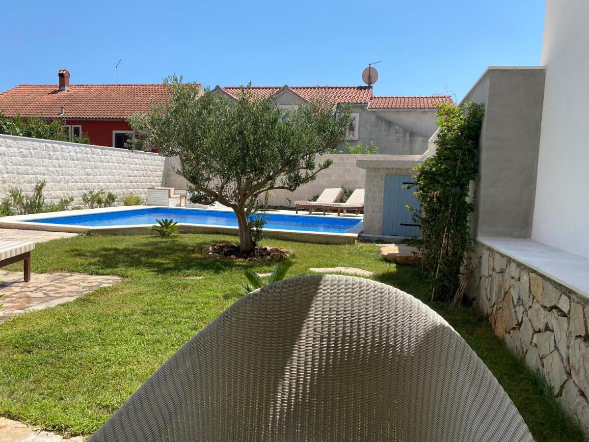 Villa Mediterra Garden & Pool Бол Екстер'єр фото