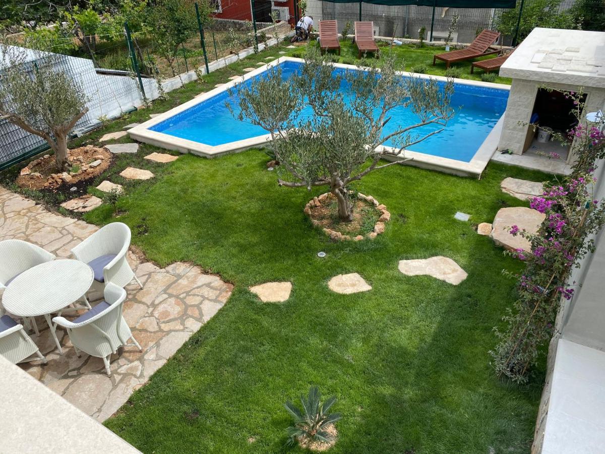 Villa Mediterra Garden & Pool Бол Екстер'єр фото