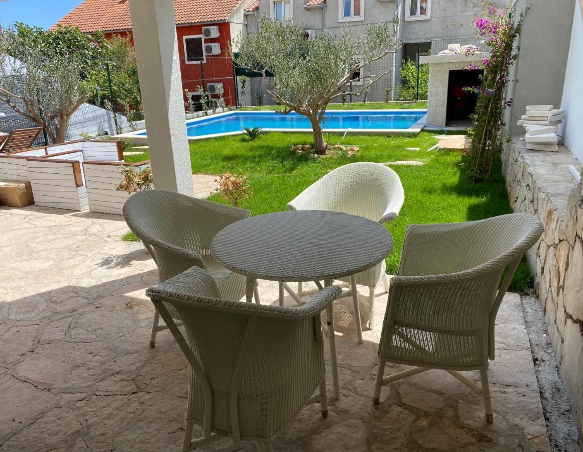 Villa Mediterra Garden & Pool Бол Екстер'єр фото